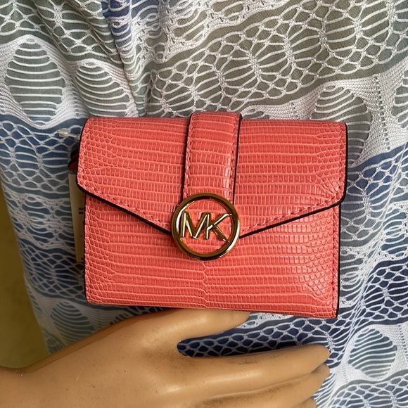 MICHAEL KORS CARMEN MEDIUM FLAP LOGO BIFOLD WALLET GRAPEFRUIT - Picture 12 of 16